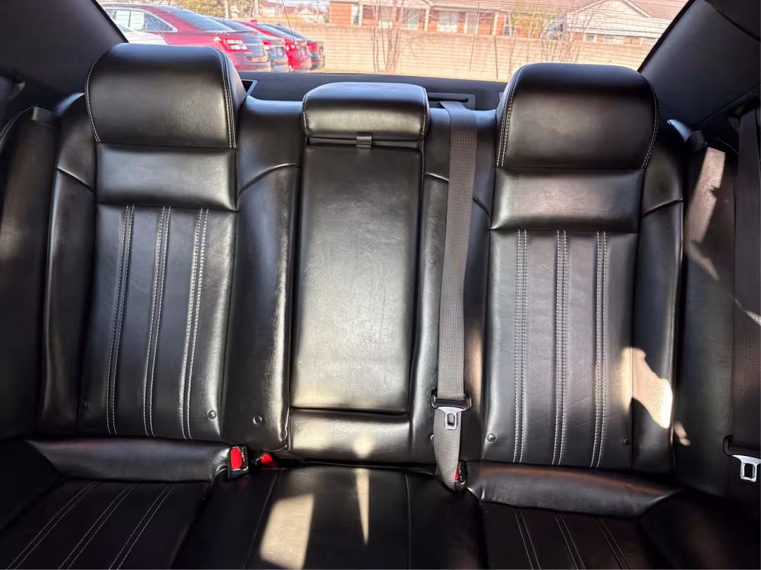 2019 Chrysler 300 - 2C3CCABG0KH654133 - Image #22
