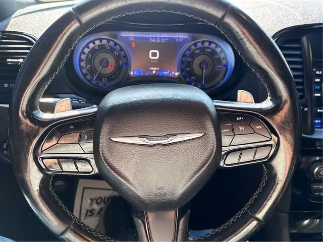 2019 Chrysler 300 - 2C3CCABG0KH654133 - Image #9