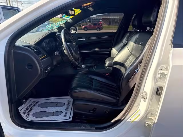 2019 Chrysler 300 - 2C3CCABG0KH654133 - Image #3