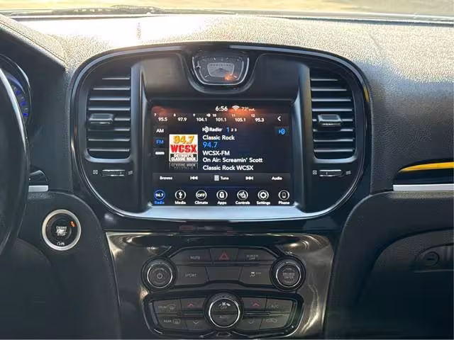 2019 Chrysler 300 - 2C3CCABG0KH654133 - Image #7