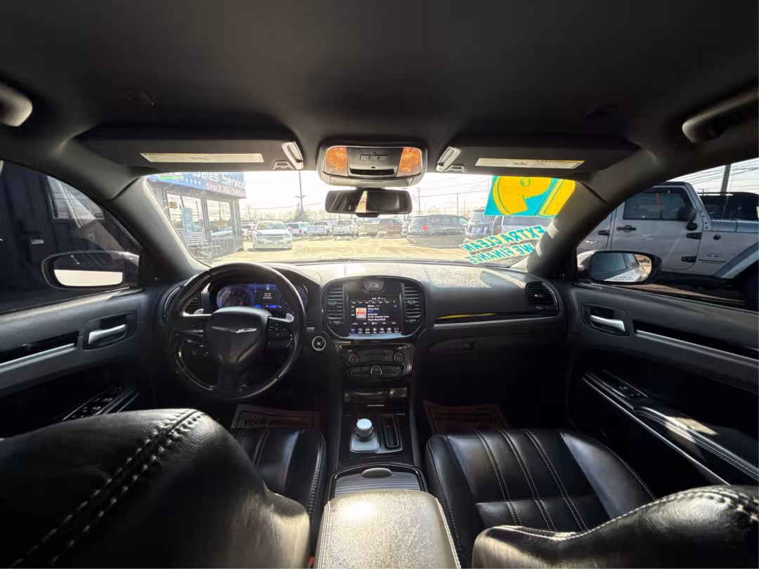 2019 Chrysler 300 - 2C3CCABG0KH654133 - Image #23